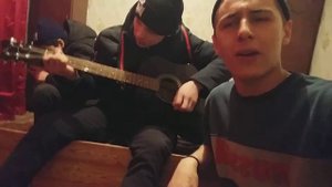 В жизни поведал я много отвечаю на гитаре