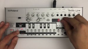 Roland TB-03 Sound Demo (internal effects)