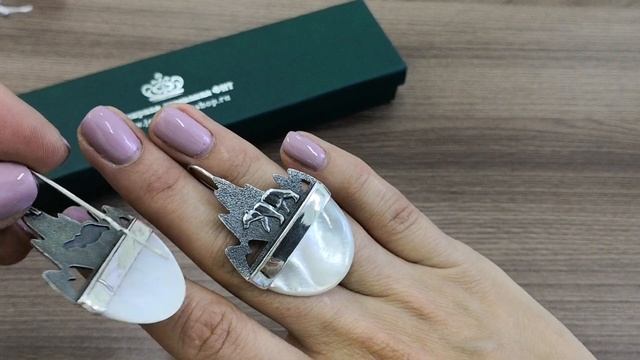Серьги  Белые медведи    из серебра 925 пробы с  перламутром
