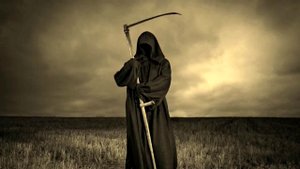 У СТАРУХИ  С КОСОЙ ВЫХОДНОЙ