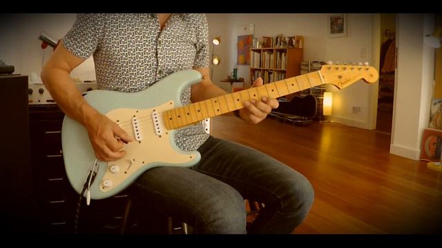2005 Fender Custom Shop '56 Stratocaster Relic Limited Edition, sonic blue over sunburst смотреть онлайн