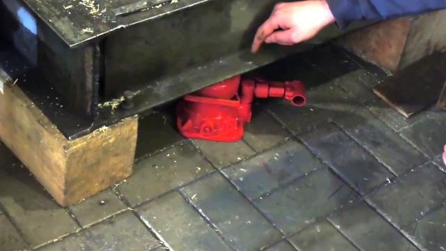 Низкий домкрат с горизонтальной ручкой как им работать