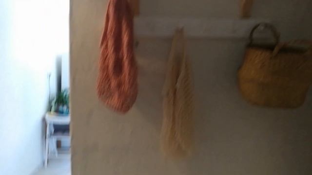 Полка из IKEA для твоей прихожей. Лучшие идеи интерьера из книги Remodelista смотреть онлайн