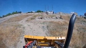 экскаватор погрузчик кат 428 чуть не перевернул,