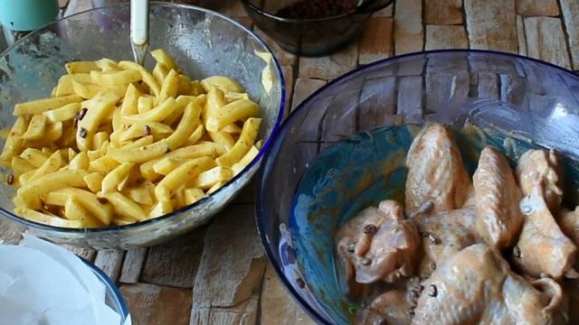 Жареные куриные крылышки с картошкой* Идея для обеда!