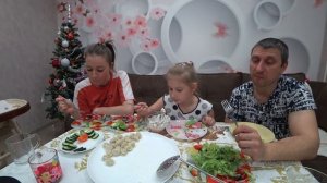 МУКБАНГ СОЧНЫЕ ПЕЛЬМЕНИ СО СМЕТАНОЙ #stepfamily #mukbang #мукбанг