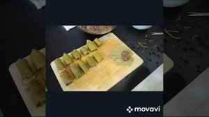 Долма и сметанный соус.
