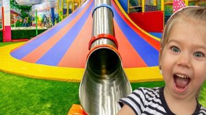 Влог Ева и Фло | игромания в детском интерактивном центре | тарзанка с препятствием и лабиринты