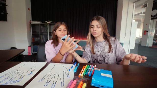 СЕСТРА СДЕЛАЛА ДИЗАЙН моих НОГТЕЙ ? *Это ужас* смотреть онлайн