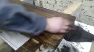 Нанесение морилки на ступени из лиственницы