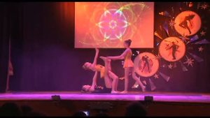 АКРОБАТИЧЕСКАЯ ТРОЙКА