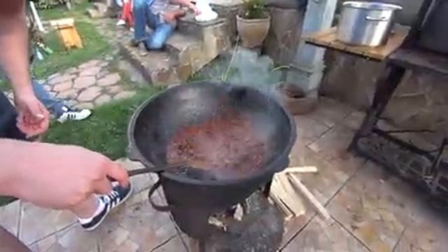 Готовим настоящий гуляш. Настоящий венгерский шеф смотреть онлайн