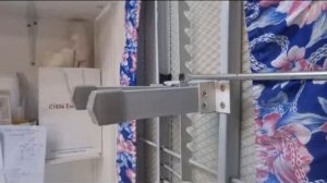 Как удобно разместить гладильную доску над столом