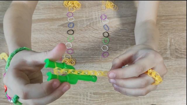 Плетение из резинок. Перчатка на рогатке без станка! смотреть онлайн