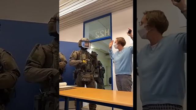 Polizei stürmt Schule (Amokalarm)