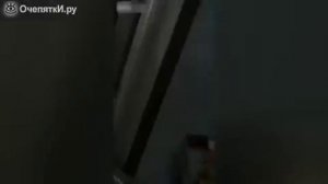 Многоэтажный дом рухнул на глазах у очевидцев.