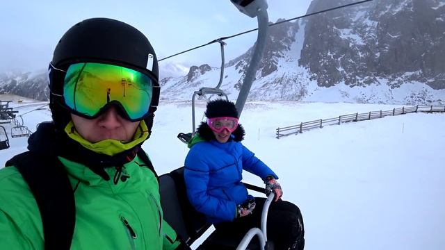 Новички встали на сноуборд и горные лыжи. Влог из Алматы. Горнолыжный курорт Чимбулак. Казахстан. смотреть онлайн