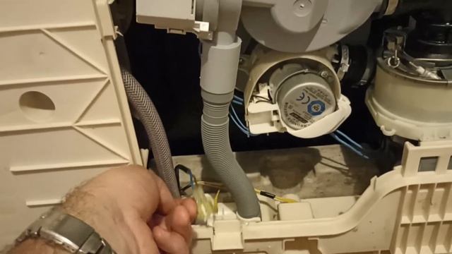 La meccanica inferiore delle lavastoviglie Hotpoint (& C.) inverter смотреть онлайн