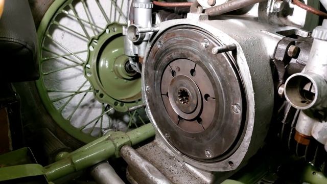 М-72 1955 г. Замена дисков сцепления, не снимая двигатель с мотоцикла. смотреть онлайн
