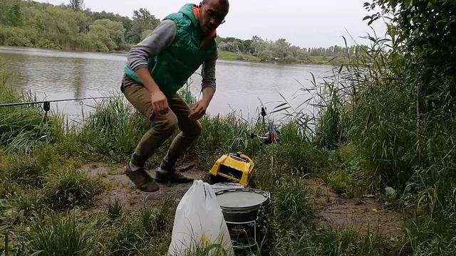 Поехал ловить карпа, а поймал амура Ловля амура на горох с попапом смотреть онлайн