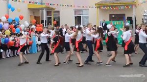 Самый креативный танец выпускников 2017.Такого ещё не было.!!!!  11А класс .Встречаем...)