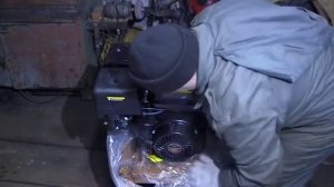 Двигатель CARVER 188FL внешний обзор.