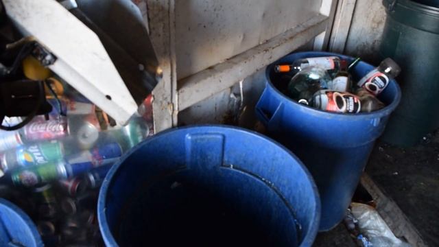 Внутри станции по сбору пластика смотреть онлайн