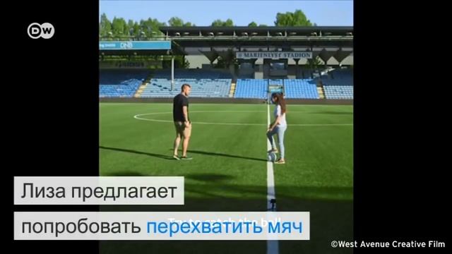 Девченка обыгрывает в футбол профессиональных игроков. Девушка показывает трюки с мячом| Юмор, шутк