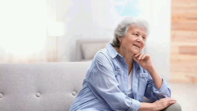 РОДСТВЕННИКИ ПОХОРОНИЛИ ЕЁ И СОБРАЛИСЬ, ЧТОБ ПОЛУЧИТЬ НАСЛЕДСТВО, НО ИХ ЖДАЛ НЕ ПРИЯТНЫЙ ПОДАРОК..