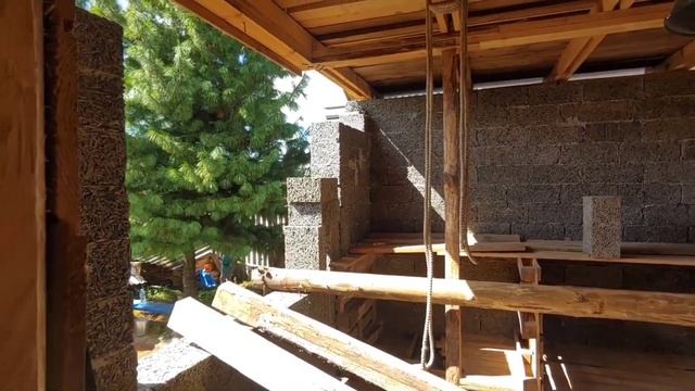 ДАЧНЫЙ ДОМ В ДЕРЕВНЕ / ПРИСТРОЙКА СВОИМИ РУКАМИ / ВСТРЕЧА С КАБАНАМИ В ЛЕСУ ?? смотреть онлайн