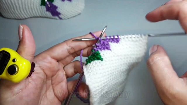Вяжем следочки "Сирень" на двух спицах/Knit footprints "Lilac" on two knitting needles. #вязание