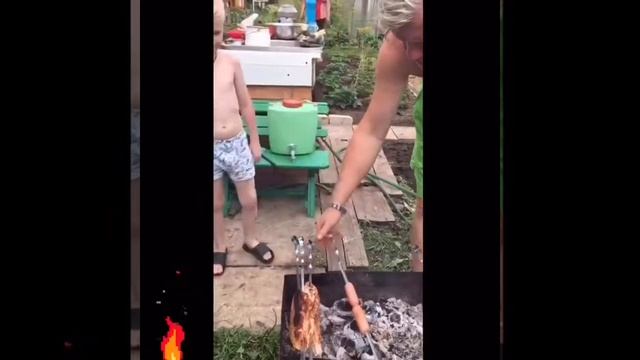 Сосиски на мангале!????