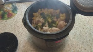 Курица в мультиварке с картофелем.