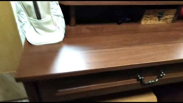 Стол туалетный с зеркалом от модульной спальни Янна. Стол туалетный Янна