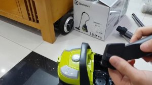 Review Máy hút bụi Electrolux Z1231 1600W
