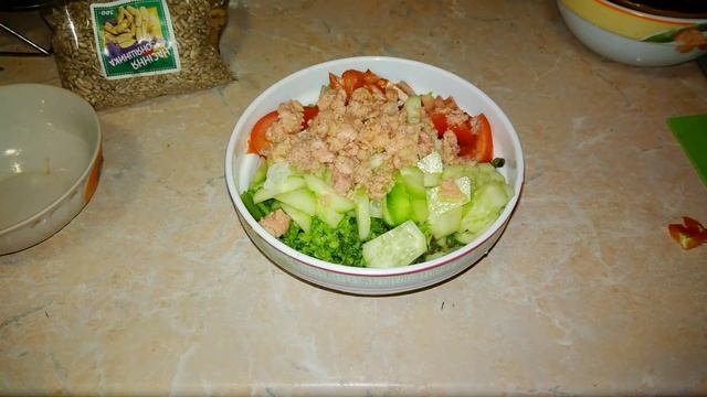 Салат с моцареллой и тунцом "Весеннее настроение" или "ЯБАЛДЮ")! Простые рецепты смотреть онлайн