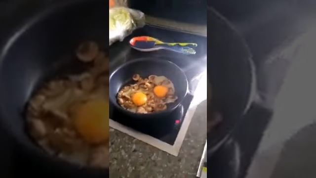 Завтрак глазунья с грибами без масла #здоровыйзавтрак #frühstück