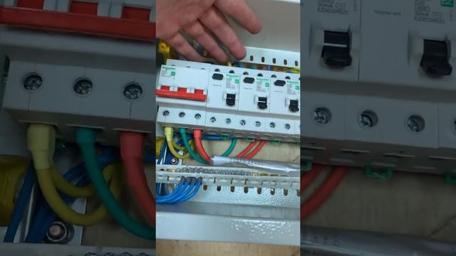 Как собрать распределительный щит ЩР 63А 6 групп в квартиру?