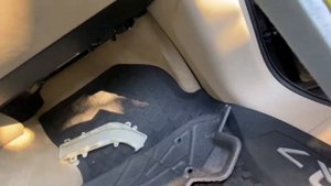 Replace cabin air filter on Audi Q7 2017-2022 model