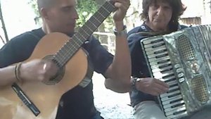 Chamame madre e hijo.