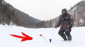 ГОРИТ !!! НАКОНЕЦТО КЛЁВ ЩУКИ ! Зимняя рыбалка на жерлицы СИБИРИЯ