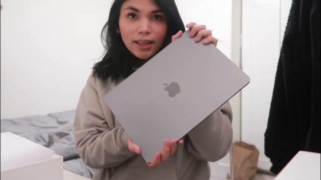 Life in Canada | Quick Update, Macbook Air M2 Unboxing смотреть онлайн