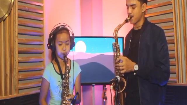 Saxophone Alto Duo Cover DANCE MONKEY смотреть онлайн