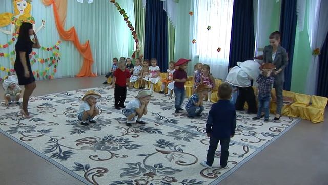Утренник "Гриб Боровик в гостях у ребят" - 2 младшая группа. 30.10.2018 смотреть онлайн