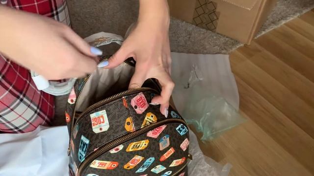 РАСПАКОВКА РЮКЗАКА Michael Kors Rhea Medium Printed Logo Backpack смотреть онлайн