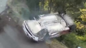 Жесткие аварии на гонках с замедленным повтором. Машина переворачивается буквально над головой!