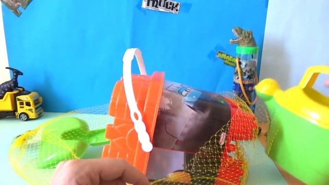 ÇOCUK VİDEOLAR. OYUNCAK TARIM ALETLERİ KUMDA OYNAMAK İÇİN смотреть онлайн