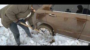 Niva vs Changan CS 95  - We tested it in the snow