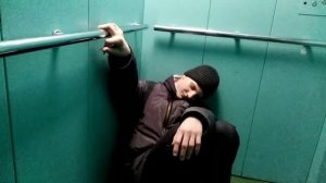 Короче говоря застрял в лифте