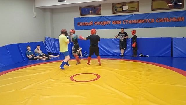 Рукопашный бой. Один против двоих смотреть онлайн